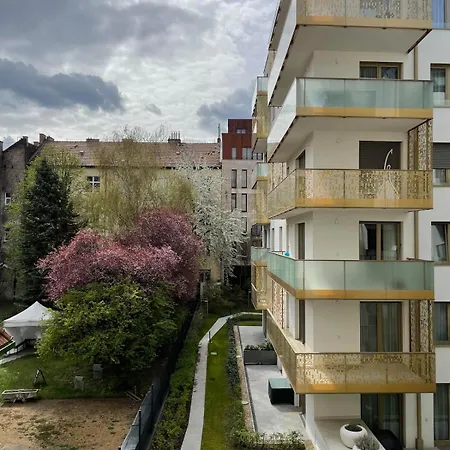 Fullbloom In The Center Apartment